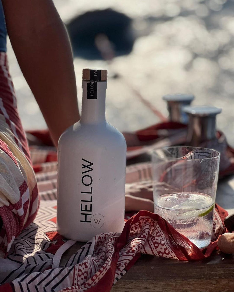 Hellow Premium Gin 700cc in the sun