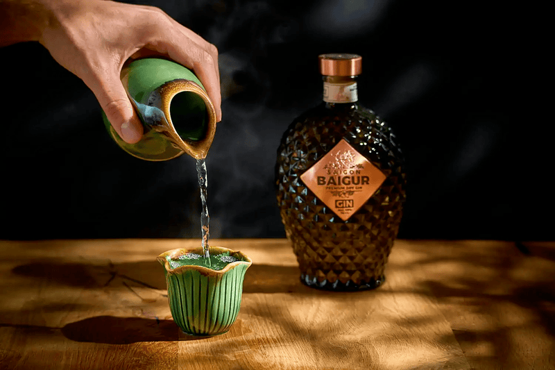 Gin Saigon Baigue en taza de jade
